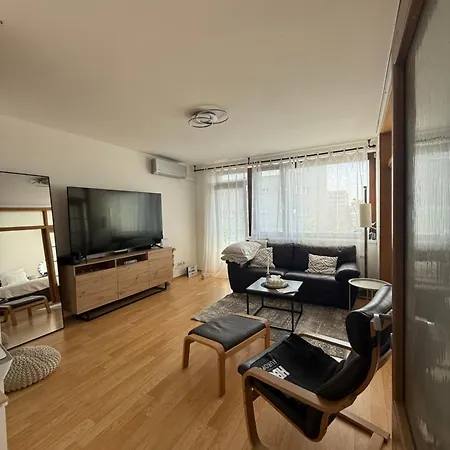 Square Apartment
